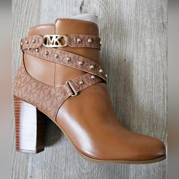 Size 11 MK Kincaid Studded Logo Trim Ankle Boot - Picture 9 of 13